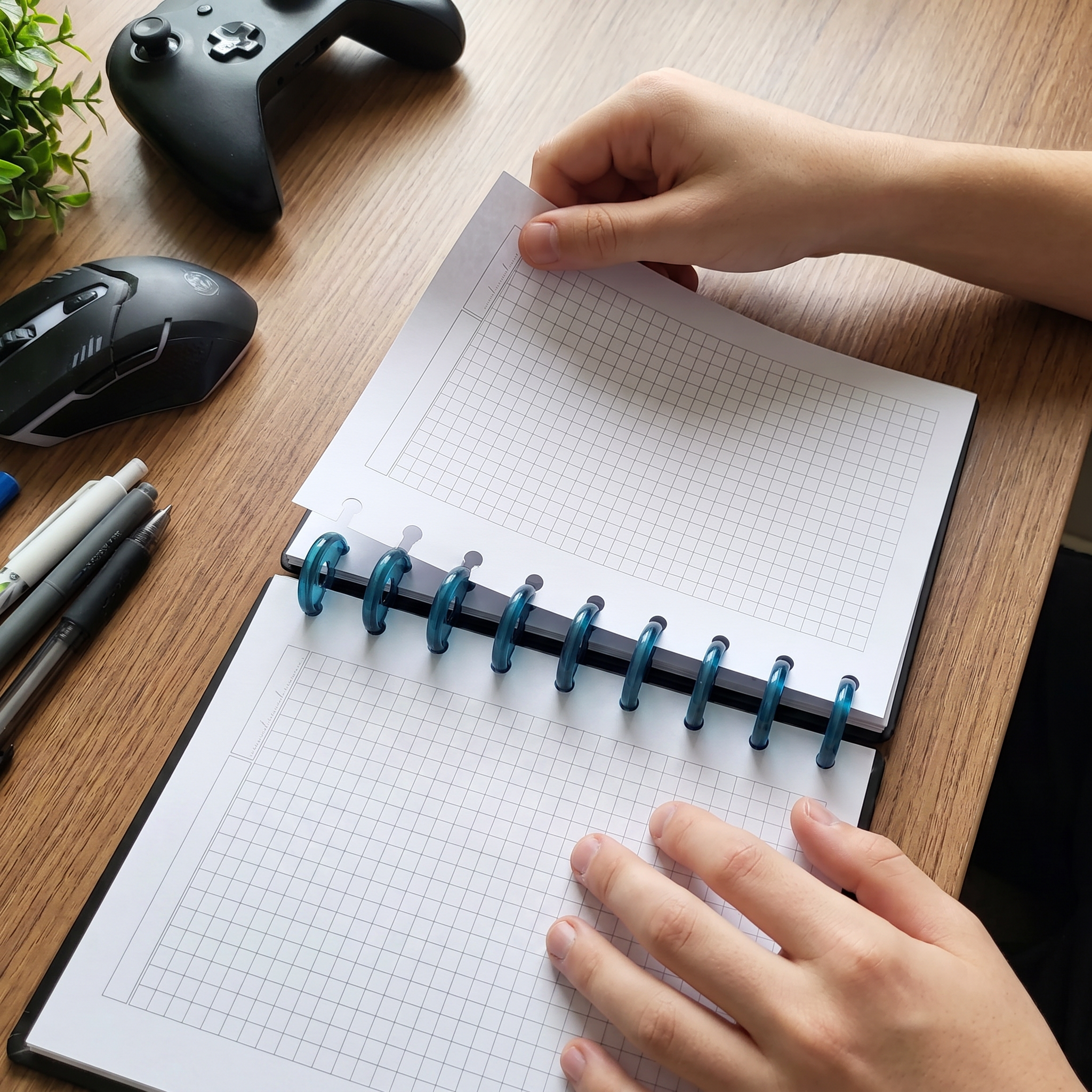 Cuaderno Smartbook Con Sistema de Discos  A5 – Neon Score