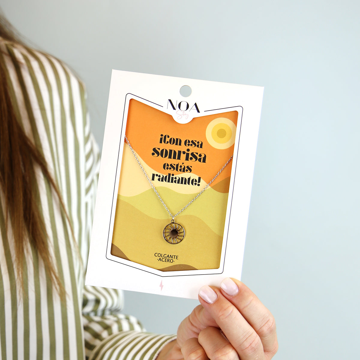 Colgante de acero plateado - Con esa sonrisa estás radiante