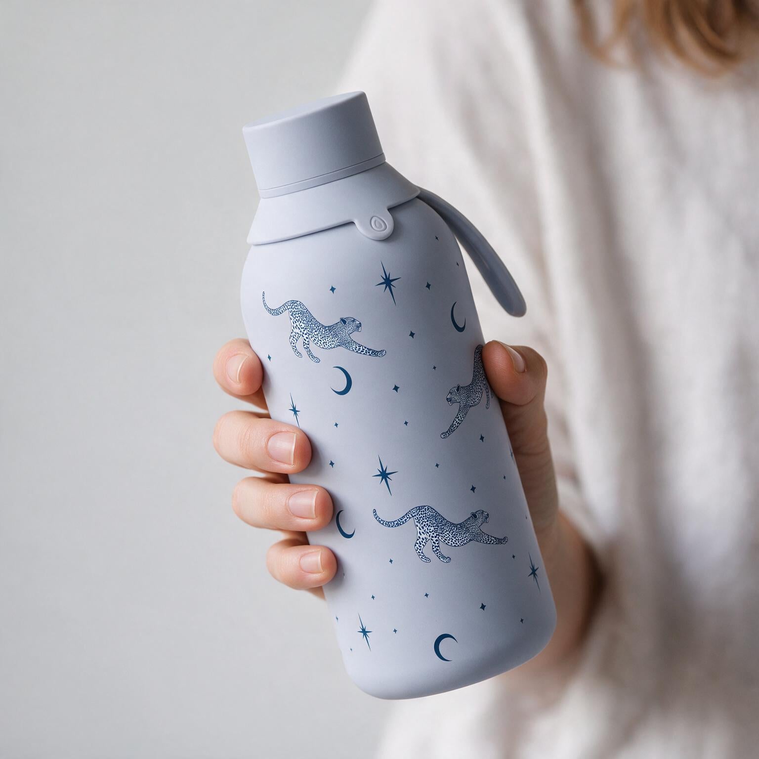 Botella Térmica de Acero Inoxidable con Interior Cerámico y Doble Tapón – Mystic Leopard | Aurea