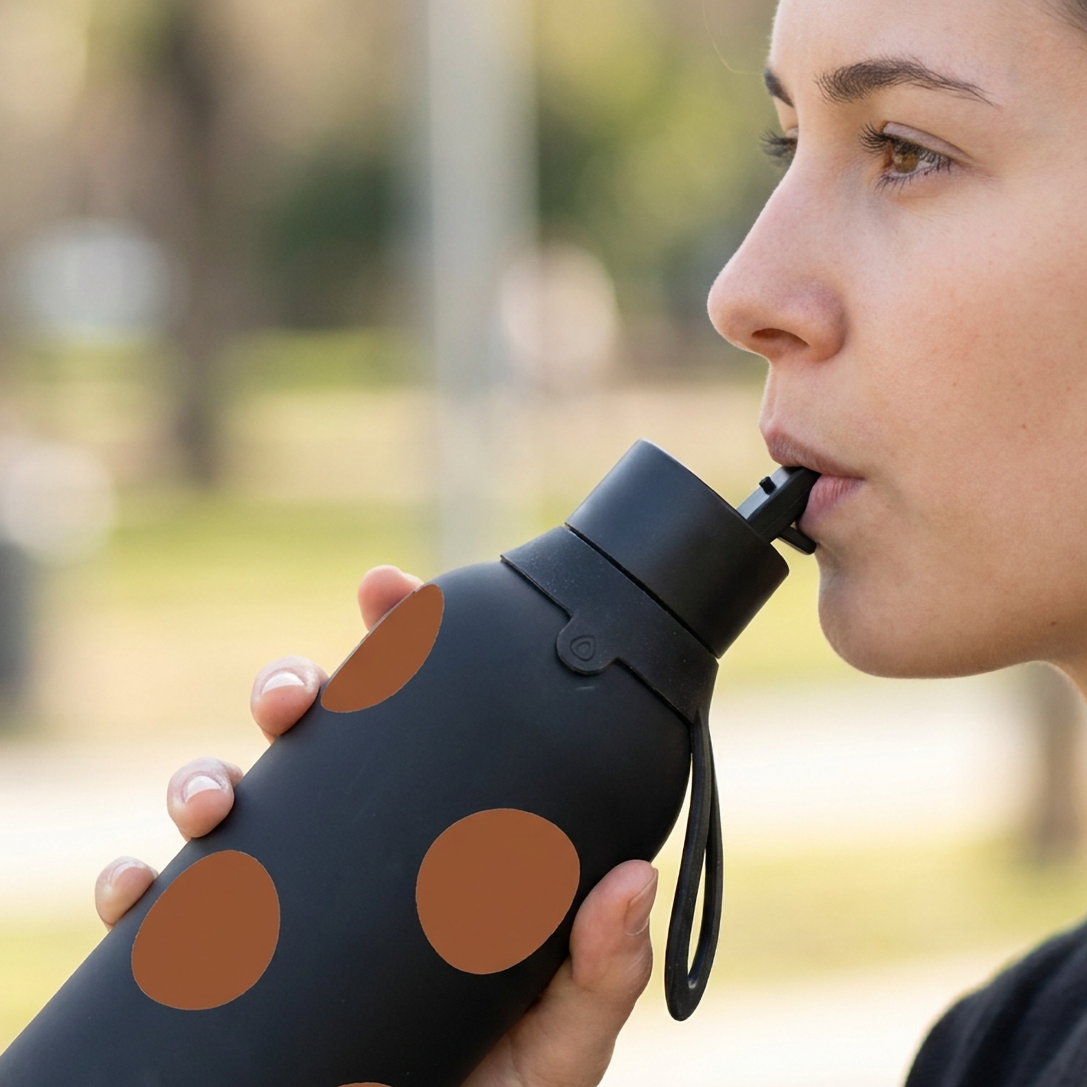 Botella Térmica de Acero Inoxidable con Interior Cerámico y Doble Tapón – Bold Dots | Aurea